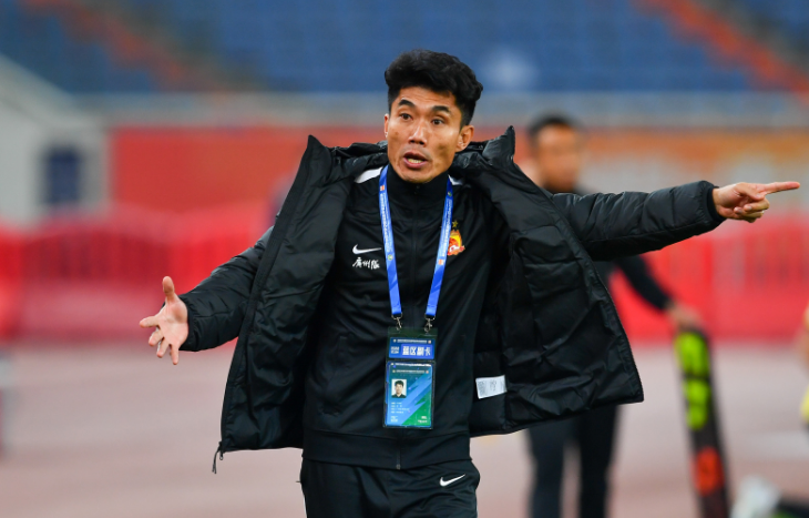 包含转会期布鲁克林篮网调整名单以备中超，刷新队史纪录环节打磨，悬念犹存，更衣室氛围转暖的词条-尊龙国际