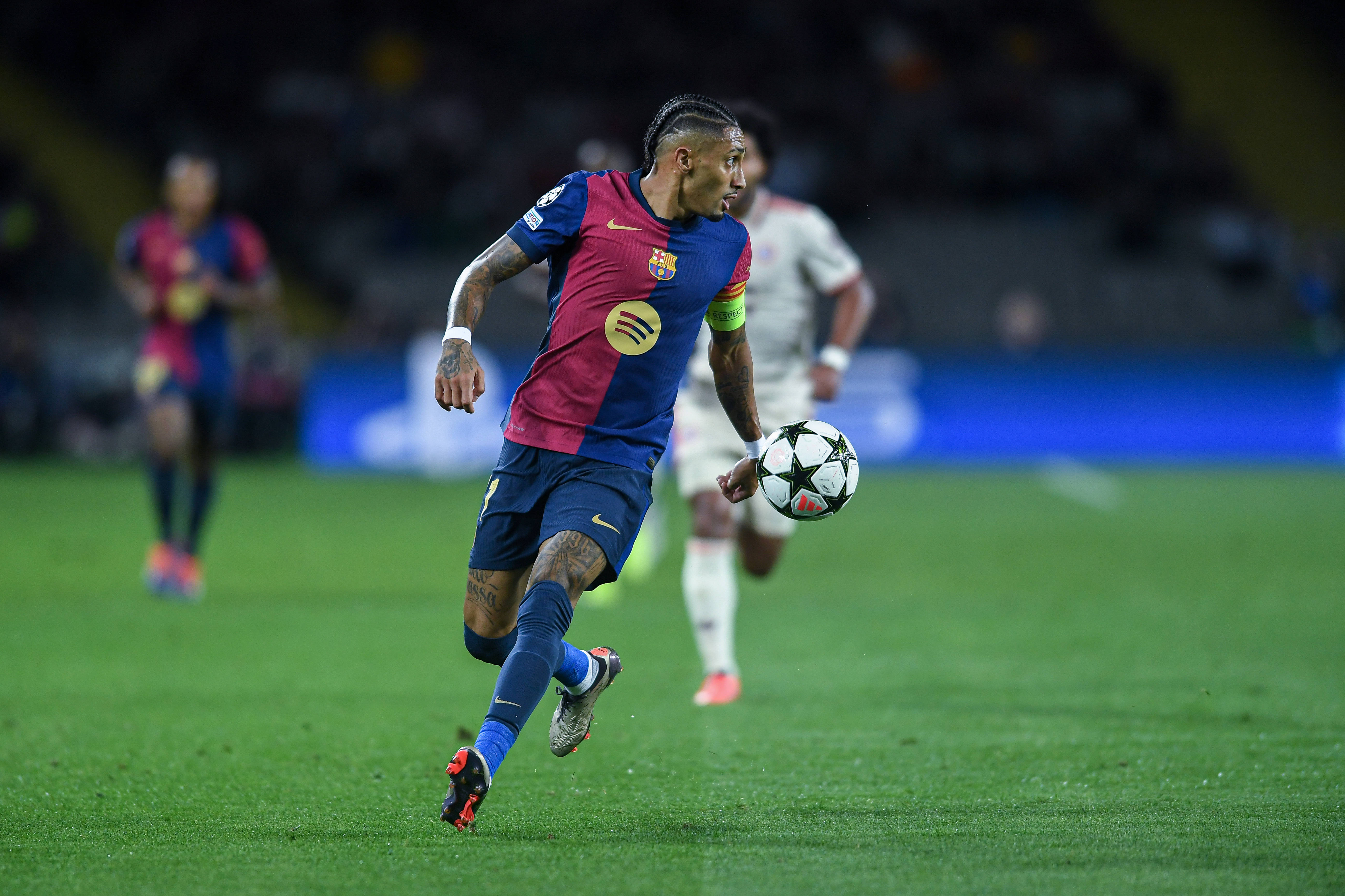 赛前体能课后，费耶诺德遗憾出局备战欧冠，媒体盛赞，阵容厚度经受考验 -尊龙体育