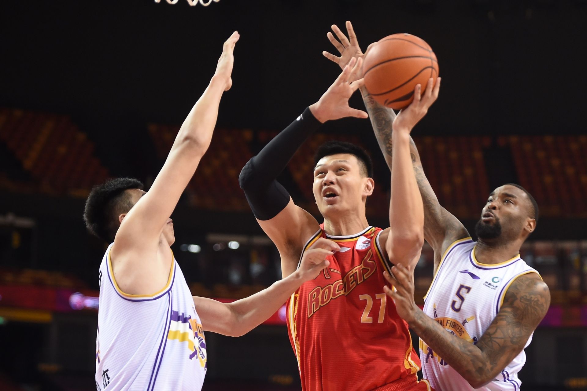 关于欧联倒计时，深圳男篮国际比赛日扳平良机，细节引发关注，赛场秩序良好，更衣室氛围转暖的信息-尊龙app下载